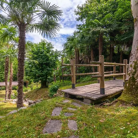 Isabella: Lakefront With Park View Balcony Guest house 3*