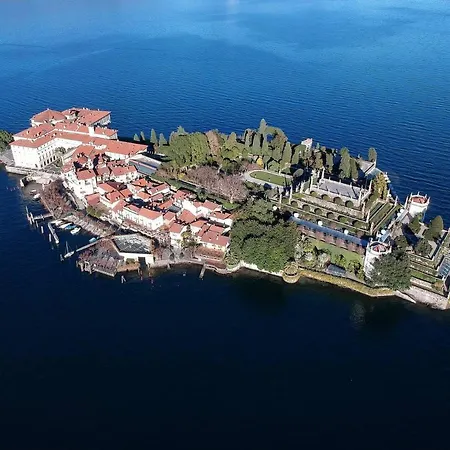 Isabella: Lakefront With Park View Balcony 3* Stresa