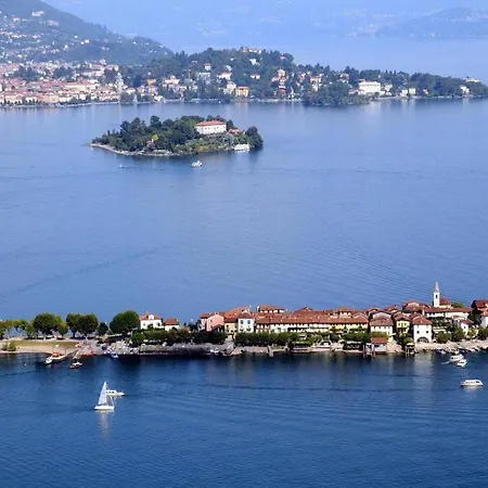 Isabella: Lakefront With Park View Balcony