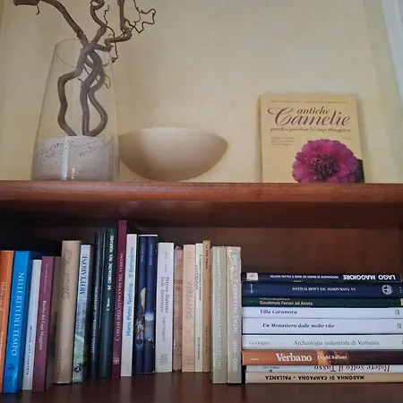 Isabella: Lakefront With Park View Balcony Guest house