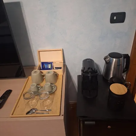 Isabella: Lakefront With Park View Balcony Stresa