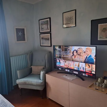 View Ortensia With Balcony And Private Bathroom At Isabella Family Ages 6 Πανσιόν 3*