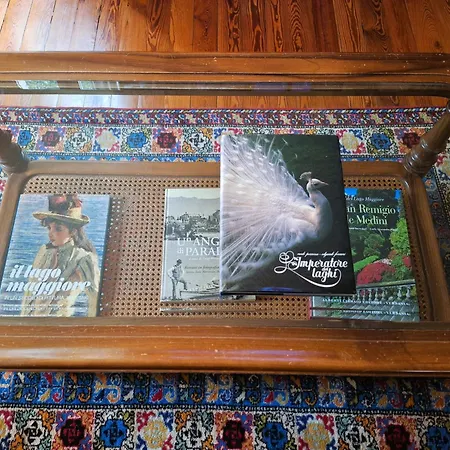 Guest house Isabella: Lakefront With Park View Balcony Stresa