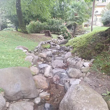 Isabella: Lakefront With Park View Balcony Guest house Stresa