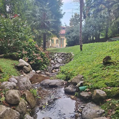 Isabella: Lakefront With Park View Balcony Guest house