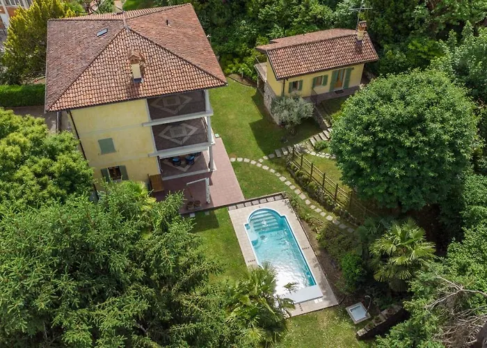 The Ortensia, Our With View, Spacious Park-facing Balcony And Private External Bathroom At The Isabella 3* Stresa