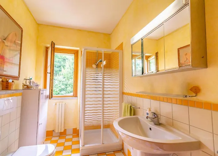 Pensionat The Ortensia, Our With View, Spacious Park-facing Balcony And Private External Bathroom At The Isabella Stresa