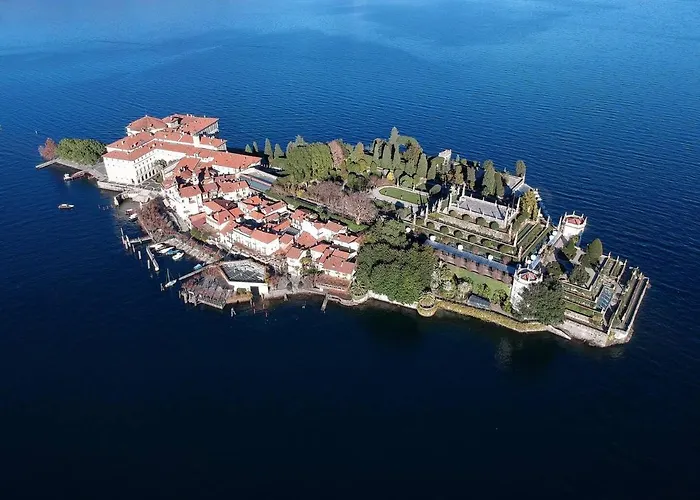 The Ortensia, Our With View, Spacious Park-facing Balcony And Private External Bathroom At The Isabella 3* Stresa