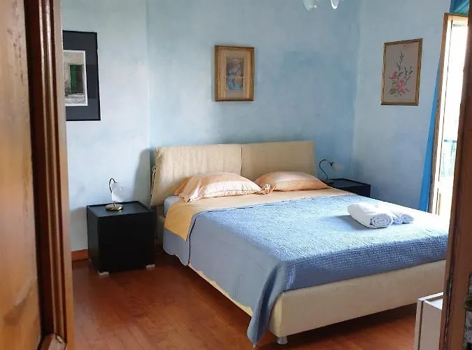 The Ortensia, Our With View, Spacious Park-facing Balcony And Private External Bathroom At The Isabella Pensión