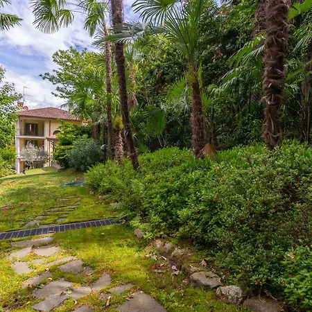 The Ortensia, Our With View, Spacious Park-facing Balcony And Private External Bathroom At The Isabella