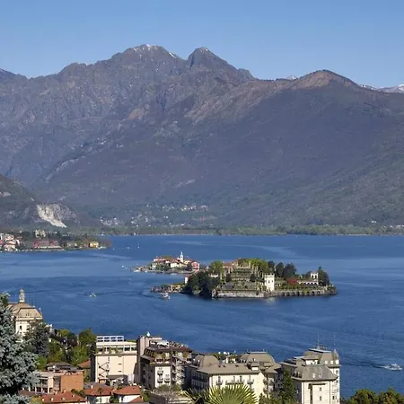 La Con Vista E Balcone Nella Isabella * Stresa