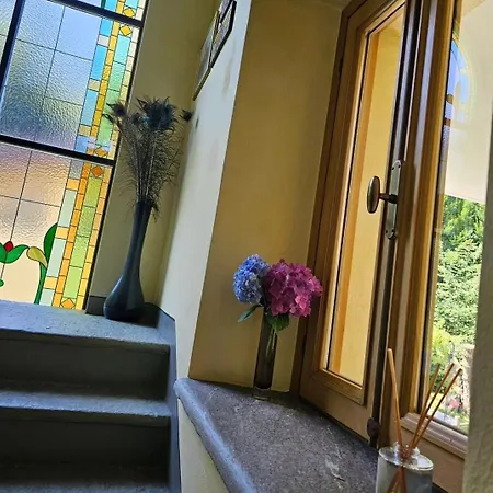 The Ortensia, Our With View, Spacious Park-facing Balcony And Private External Bathroom At The Isabella