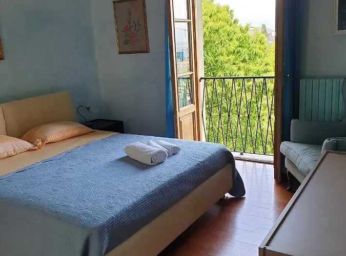 ゲストハウス The Ortensia, Our With View, Spacious Park-facing Balcony And Private External Bathroom At The Isabella