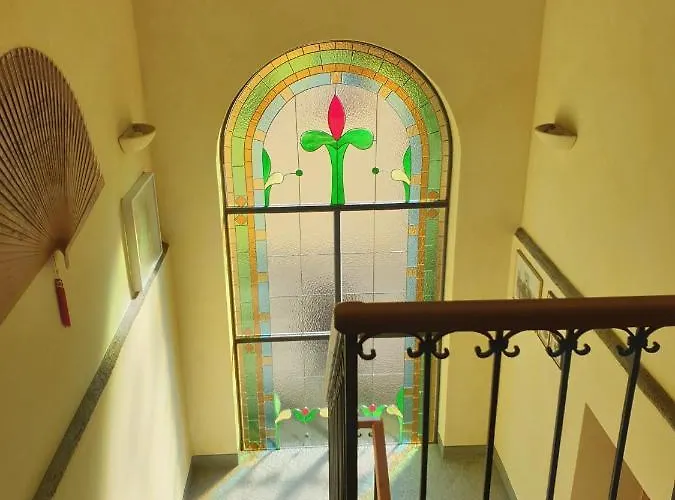 The Ortensia, Our With View, Spacious Park-facing Balcony And Private External Bathroom At The Isabella ゲストハウス