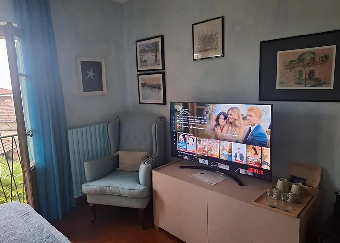 The Ortensia, Our With View, Spacious Park-facing Balcony And Private External Bathroom At The Isabella ゲストハウス 3*