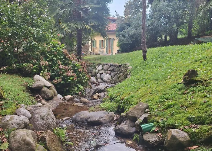 The Ortensia, Our With View, Spacious Park-facing Balcony And Private External Bathroom At The Isabella ゲストハウス