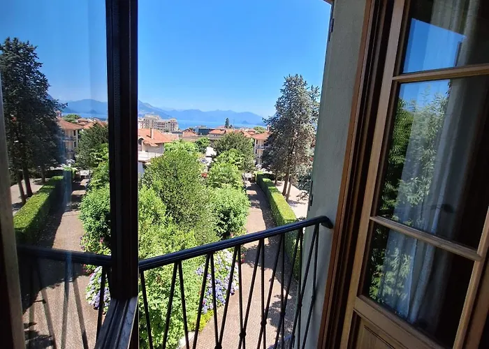 ゲストハウス The Ortensia, Our With View, Spacious Park-facing Balcony And Private External Bathroom At The Isabella 3*