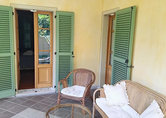 The Ortensia, Our With View, Spacious Park-facing Balcony And Private External Bathroom At The Isabella ストレーザ